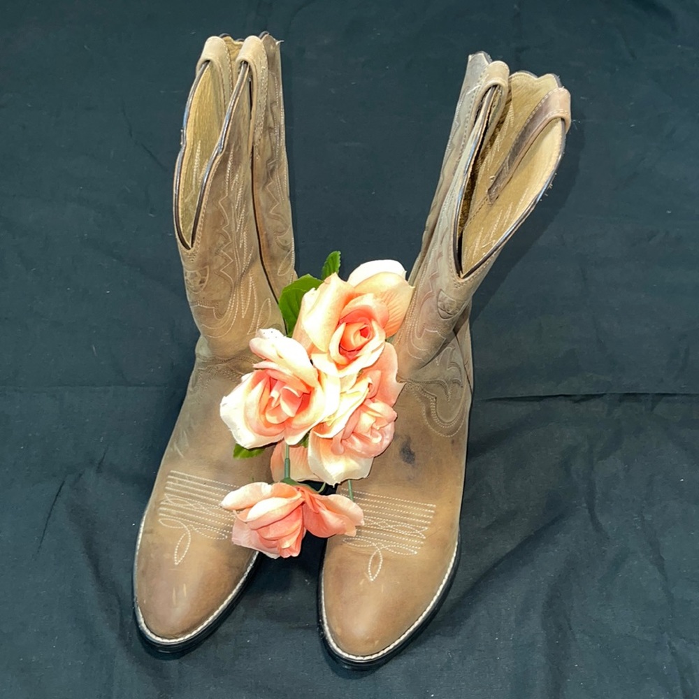 Ariat heritage R toe western boot  distresses brown size 7B